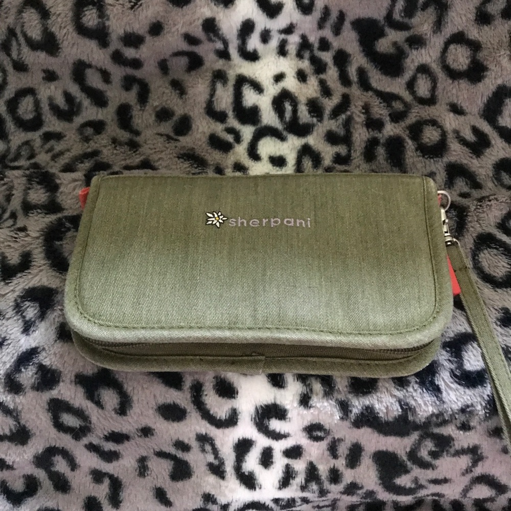 Wallet/clutch
